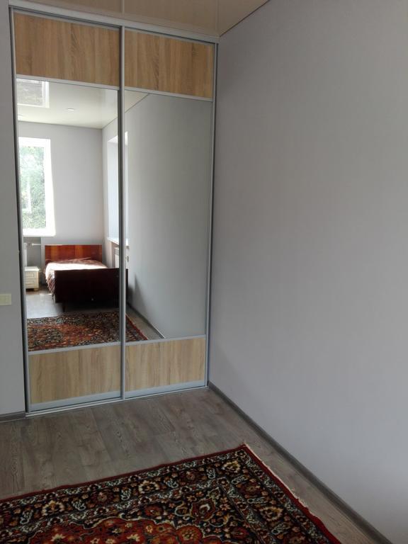 Apartment On Kryvorizhstal Street 35-24 Кривой Рог Экстерьер фото
